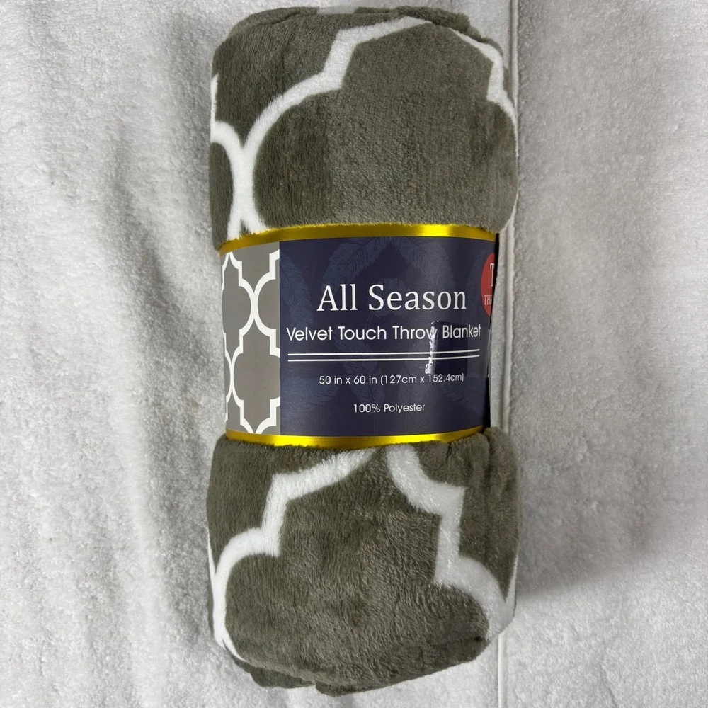 All Season Velvet Touch Throw Blanket‎ Gray White Geometric Trellis Cozy 50x60
